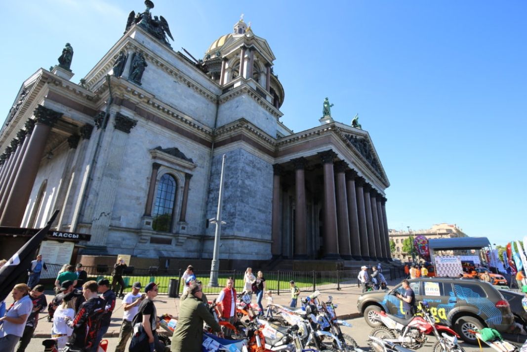 3 новых CFMOTO X8 H.O. EPS около Исаакия