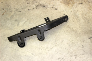 Кронштейн дверной панели, правый