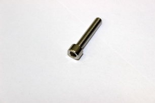 Винт M5x25