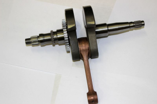 Коленчатый вал (Устанавливается только в паре с балансирным валом  0600-160001 )