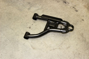 Рычаг передней подвески, левый верхний (сталь)