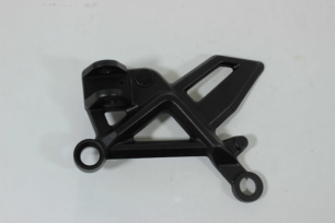 Кронштейн подножки передний левый