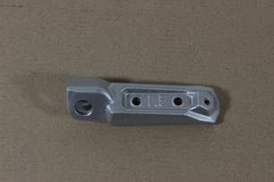 Основание передней левой подножки (MATTE SILVER WHITE)