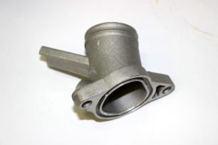 Фланец впускного коллектора заднего цилиндра Х8