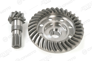 Пара конических шестерен переднего редуктора