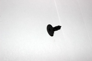 Клипса крепления капота