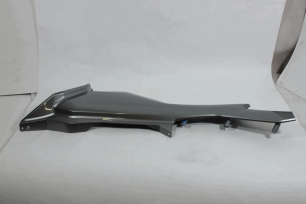 Левая облицовочная панель (серый металлик / TITANIUM GRAY)