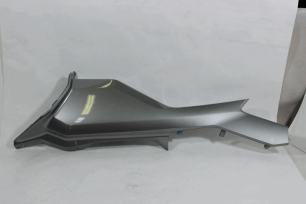 Левая облицовочная панель (серый металлик / TITANIUM GRAY)