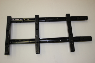 Кронштейн подножки, правый (используется только с 905A-030100-70000)