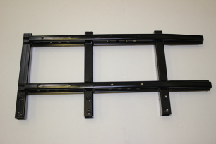 Кронштейн подножки, левый (используется только с 905A-030100-70000)