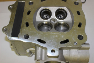 Голова цилиндра с клапанной крышкой