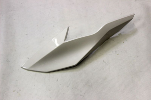 Дефлектор передний, правый (белый)