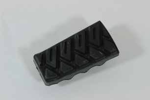 Накладка правой передней подножки