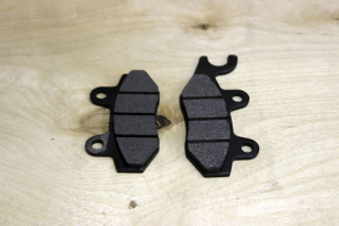 Колодки тормозные,  передние, (левые у Z8, правые у U8W)