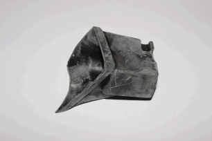 Заглушка переднего бампера правая