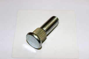 Болт колесной ступицы