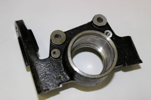 Кулак поворотный левый (для 12-дюймовых дисков)