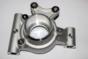 Кулак заднего колеса правый