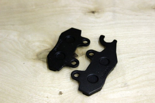 Колодки тормозные,  передние, (левые у Z8, правые у U8W)