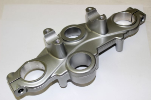 Верхняя траверса рулевой колонки