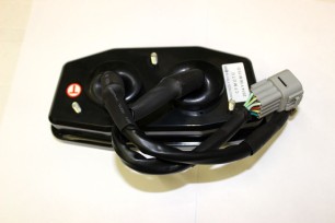 Панель приборов  (датчик скорости на переднем правом поворотном кулаке)