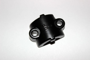 Крепление расширительного бачка рабочего цилиндра