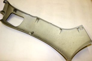 Облицовка нижняя левая (серый металлик/METAL GREY)