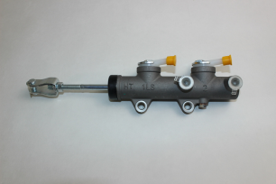 Тормозной цилиндр главный