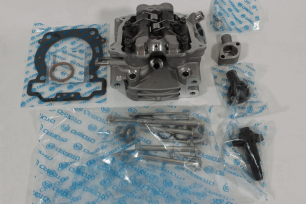 Головка цилиндра 1 устанавливается только с рокерами 0800-022600-20000