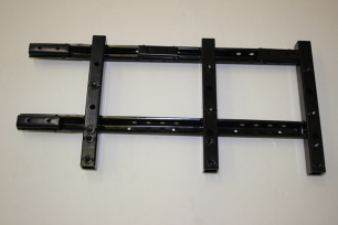 Кронштейн подножки, левый (используется только с 905A-030100-70000)