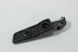 Основание подножки задней правой (черный / MAUD SPIRIT BLACK)