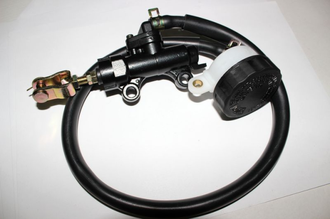 Тормозной цилиндр главный задний