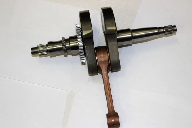 Коленчатый вал (Устанавливается только в паре с балансирным валом  0600-160001 )