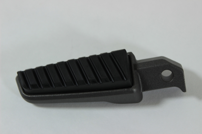 Подножка задняя правая в сборе (черный / SILVER BLACK)