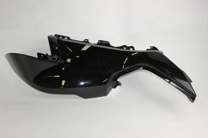 Облицовка топливного бака правая (черный / NEBULA BLACK)