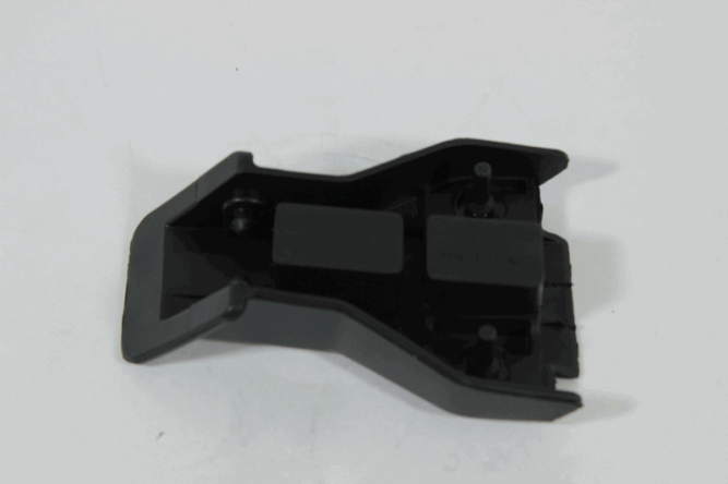 Накладка декоративная левого кронштейна задней багажной площадки