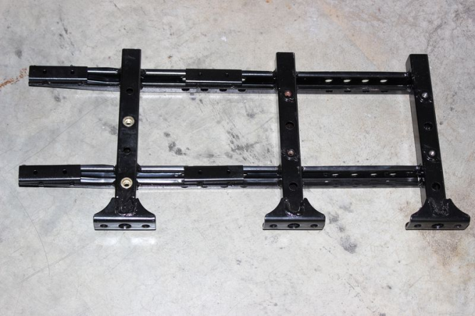 Кронштейн подножки, правый