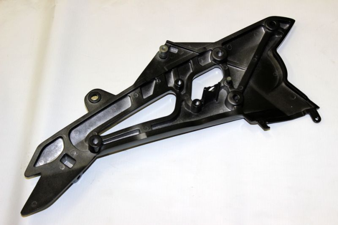 Кронштейн несущий правый (черный / SILVER BLACK)