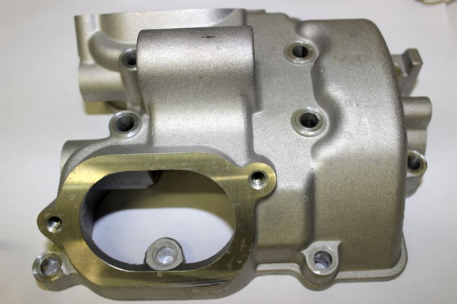 Голова цилиндра с клапанной крышкой