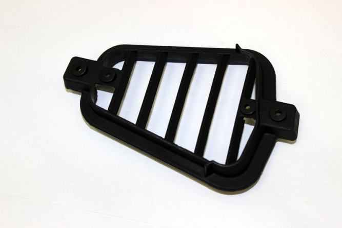 Решетка воздухозаборная панели моторного отсека