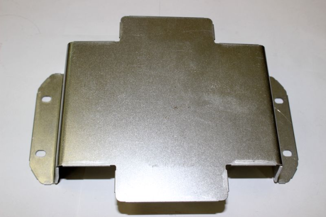 Теплоизолирующий экран заднего редуктора