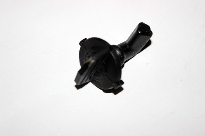 Фиксаторы поворотные капота