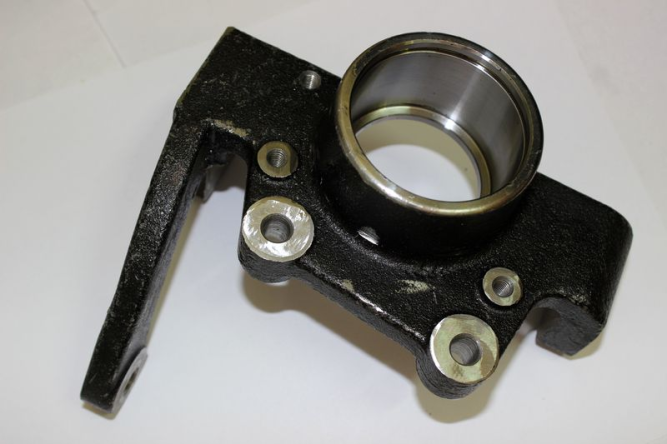 Кулак поворотный правый