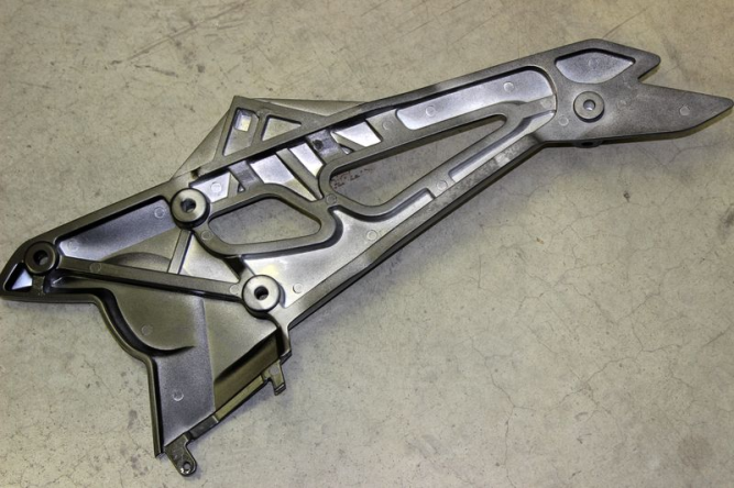 Кронштейн несущий левый (черный / SILVER BLACK)