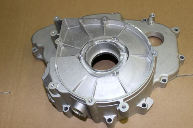 Крышка левой половины картера