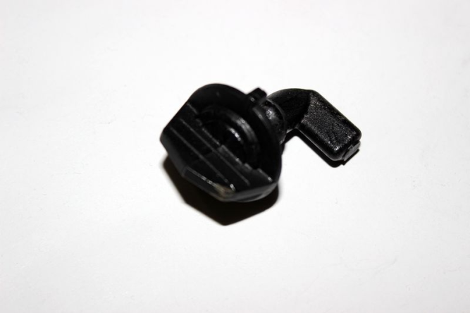 Фиксаторы поворотные капота