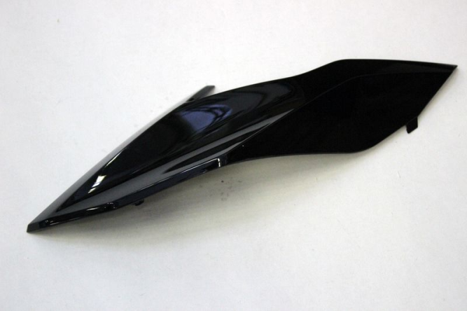 Дефлектор передний, правый (черный)