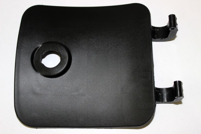 Крышка доступа к бензобаку