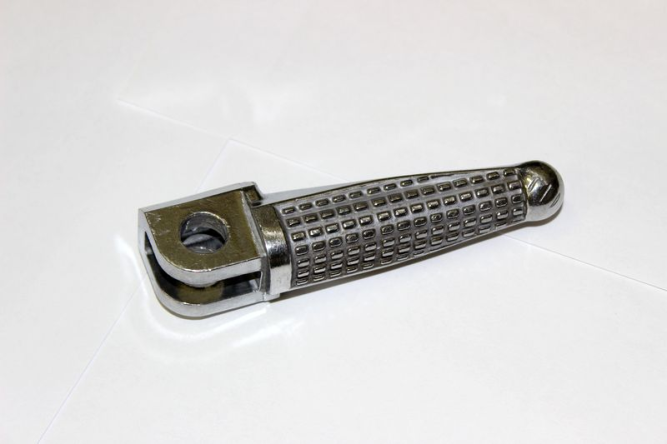 Подножка передняя правая