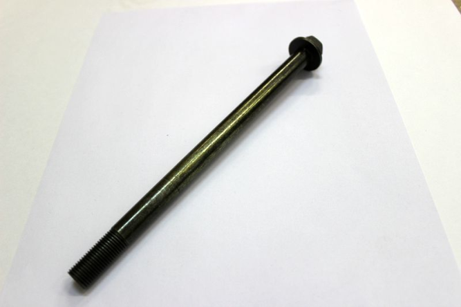 Болт переднего крепления двигателя